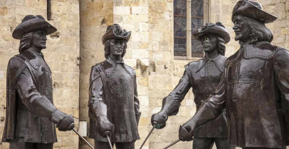 [shutterstock : 555120925, stefano cellai]