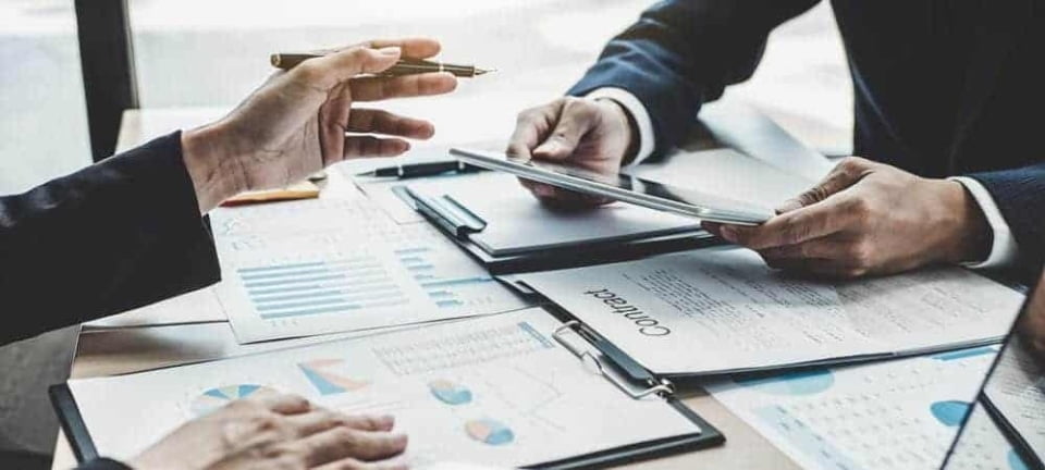 [shutterstock.com: 1262281936, Freedomz]